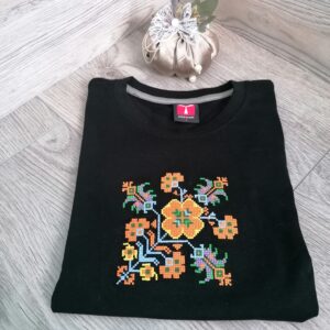 Дамска тениска с шевица